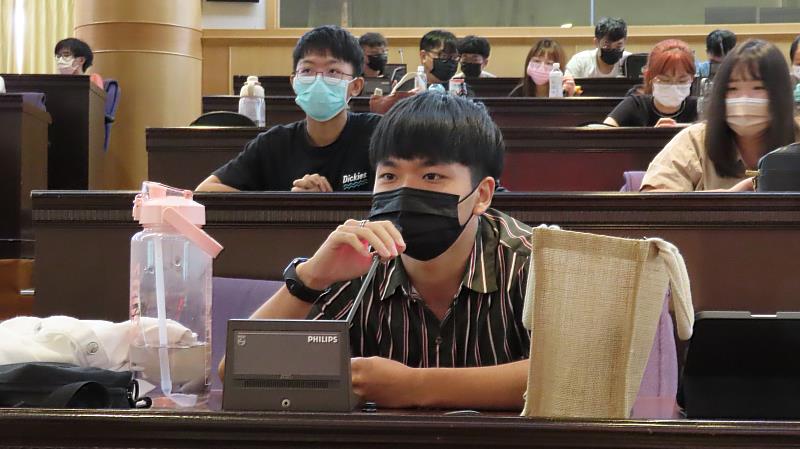 南華大學創業楷模講座，邀請維田科技股份有限公司李傳德董事長蒞校演講，學生踴躍提問。