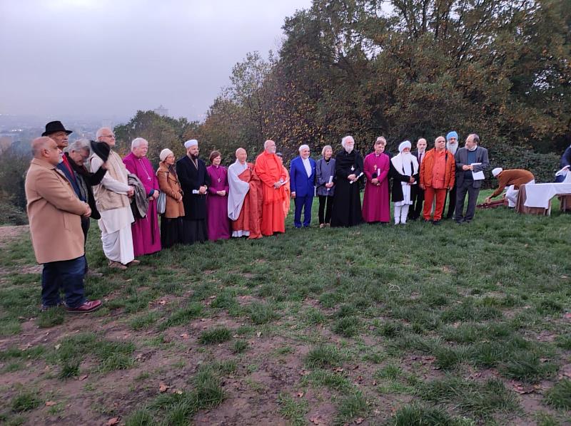 參加「以利亞跨信仰會議」的代表，宣讀10個氣候悔改的精神原則。（圖由世界宗教博物館提供）