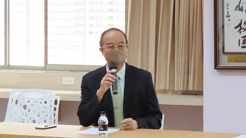 南華大學與天晴俱樂部攜手合作足球人才培育，天晴集團葉志忠董事長介紹球隊。