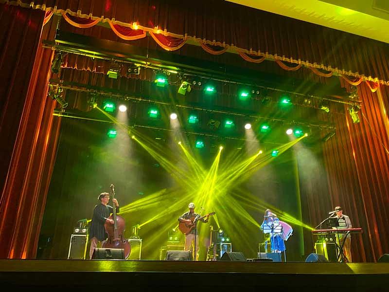 圖二：山狗大後生樂團在世新大學大禮堂舉辦音樂會