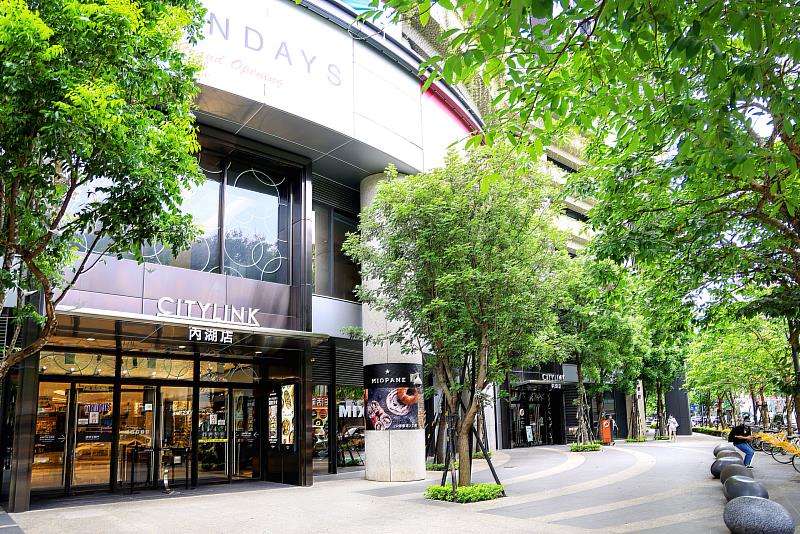 「紫陽新苑」基地位於位於內湖路二段，周邊生活機能發達，且步行5分鐘即可達捷運內湖站。(圖片由紫陽新苑提供)