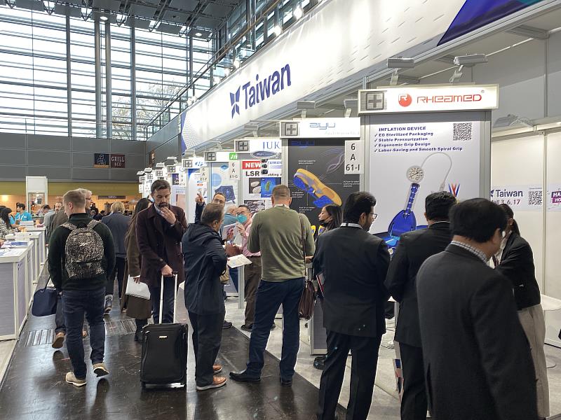 2. 臺灣參展商產品創新且具臨床價值，吸引買主駐足。