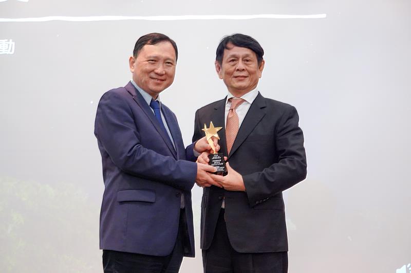 台東最美星空獲台灣活動卓越獎金質獎、評審特別獎 副縣長王志輝親自出席接下雙獎座