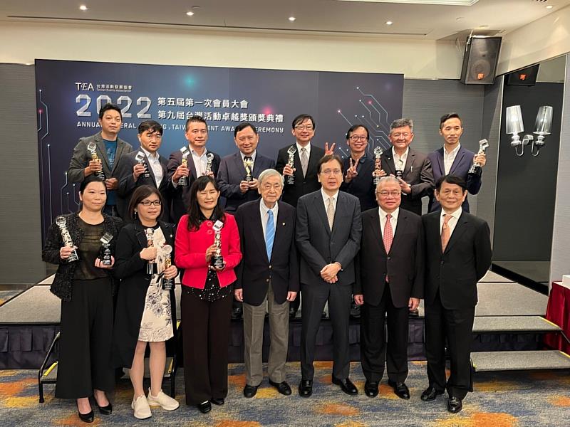 台東最美星空獲台灣活動卓越獎金質獎、評審特別獎 副縣長王志輝親自出席接下雙獎座