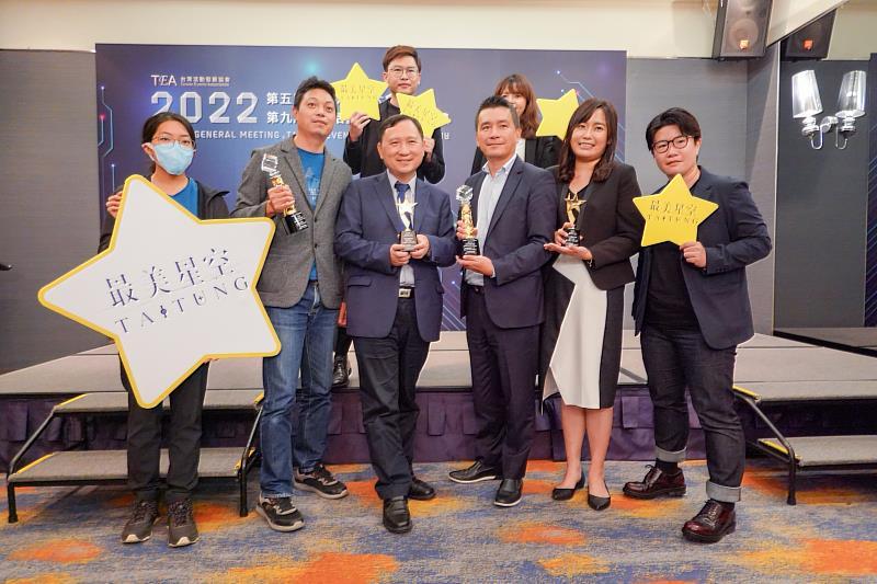 台東最美星空獲台灣活動卓越獎金質獎、評審特別獎 副縣長王志輝親自出席接下雙獎座
