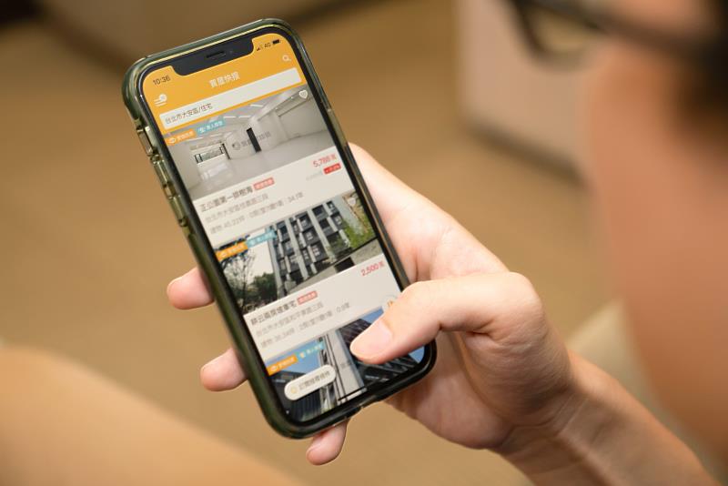 永慶房屋提早佈局科技服務，《永慶房仲網》及《永慶快搜App》都能快速提供消費者線上賞屋服務。
