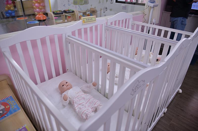 中心引進智慧托育讓花蓮縣的小寶貝們在托嬰中心快樂學習、安心成長。