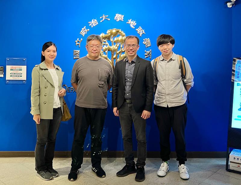 國立政治大學地政學系舉辦、永慶房屋贊助的「永續智慧與共享城市」系列講座，首場邀請基隆市都市發展處徐燕興處長(左二)分享