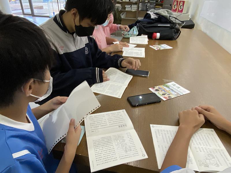 ▲張榮發基金會與博幼基金會帶動學生閱讀道德月刊，培養好品格。