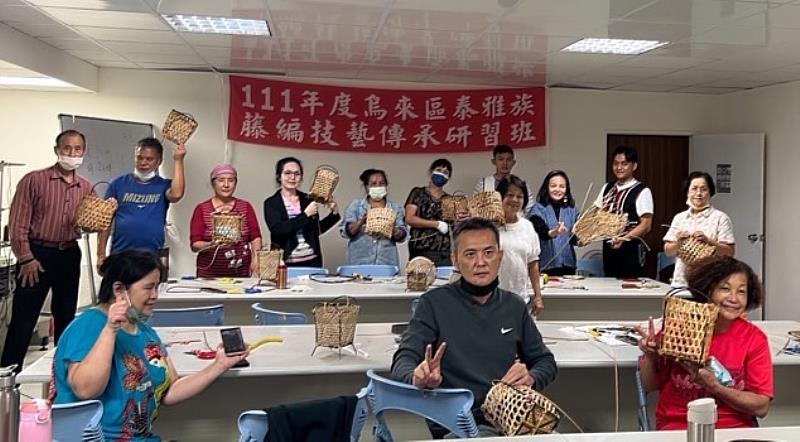 烏來區公所開辦藤編技藝傳承研習班，民眾踴躍參加（圖／新北市原住民族行政局提供）