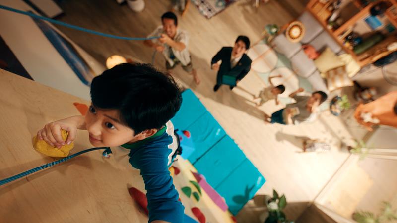 信義房屋日前推出新廣告，正是因為「AI智能配案」這項工具，讓挑高屋也能精準找到合適的購屋族群。