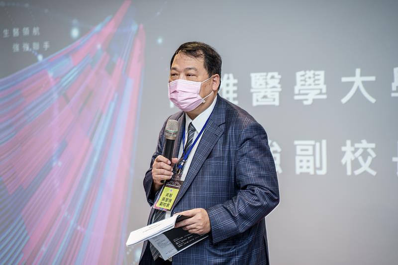 高雄醫學大學副校長吳登強致詞