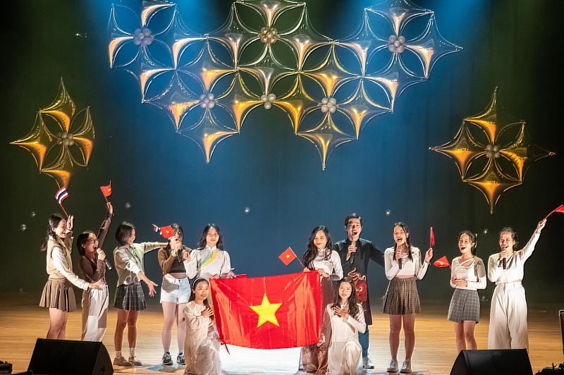 「2022國際文化之夜」 越南學生演出。