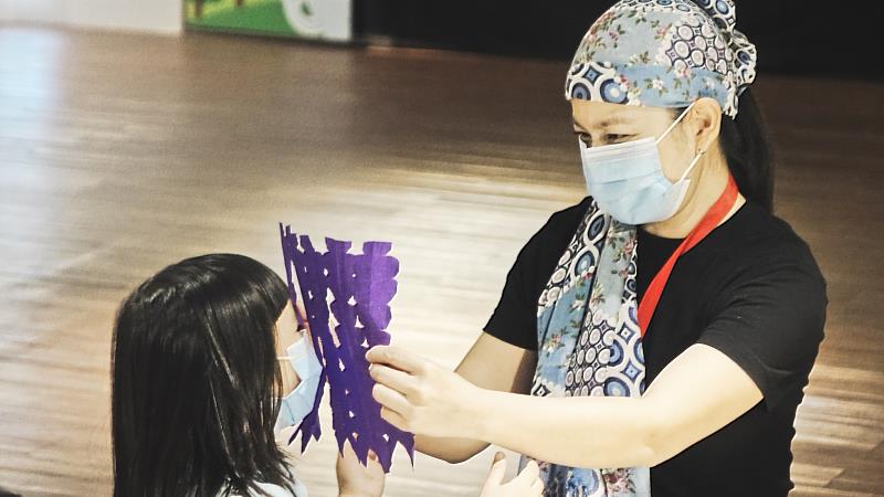 創作祭壇小物件紙雕。（圖由世界宗教博物館提供）