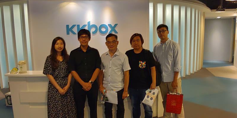 圖二：世新資傳系提供豐富產學合作之實習資源，圖為學生赴KKTV實習