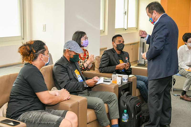 張致盛署長與印尼船員交流