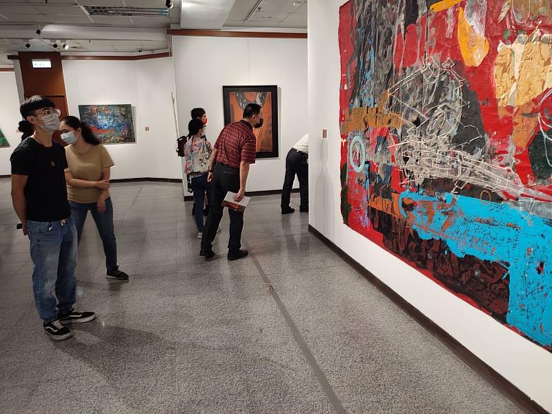 林偉民個展~《左岸．平方與根號》，即日起在正修科技大學藝文中心展出。