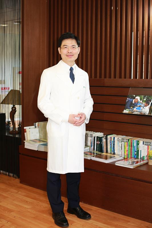 花蓮慈院細胞治療科主任鄧守成，在整形外科領域擁有超過二十年的豐富經驗，十二月二日下午一點，將在台北南港展覽館一館四樓的花蓮慈院攤位，分享「脂肪幹細胞於美容醫學之應用」。