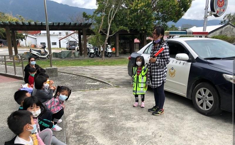 臺東關山警分局錦安派出所「土樓警所」讓學童驚艷 宣導效果十足！