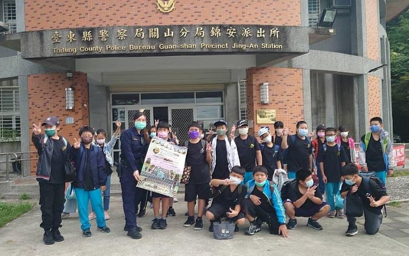 臺東關山警分局錦安派出所「土樓警所」讓學童驚艷 宣導效果十足！