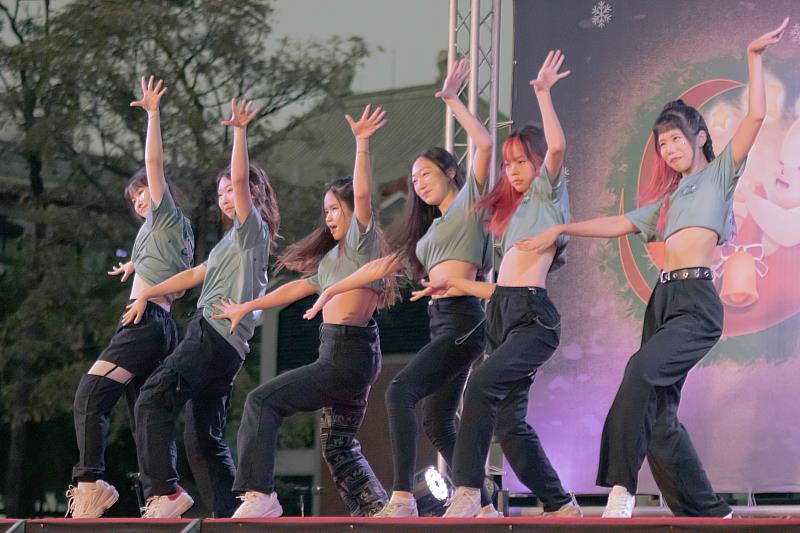 韓國流行舞蹈社開場表演