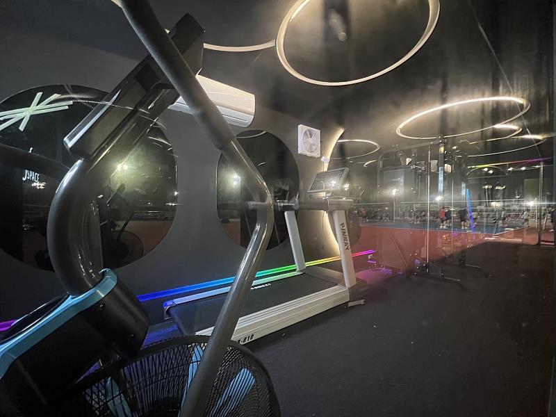 朝陽引進全台首創的AI智慧無人健身房，能透過智慧系統監控場域中二氧化碳與PM2.5濃度，符合SDGs目標。