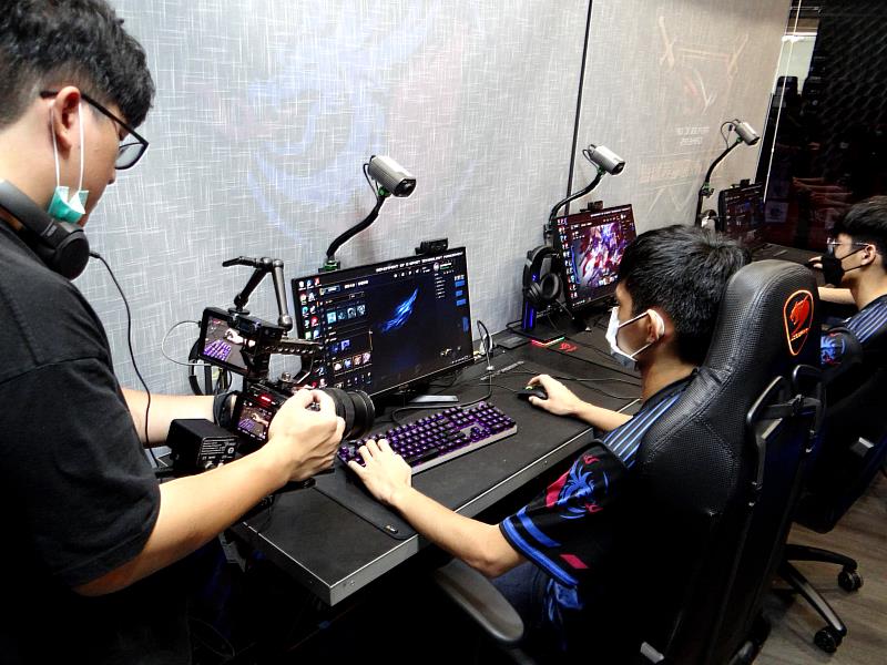 知名香港電視台TVB節目「學生學了沒?」到正修電競系實境採訪錄影。