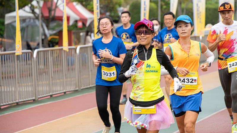 東吳超馬上最可愛的一朵小花，台灣選手林冠汝