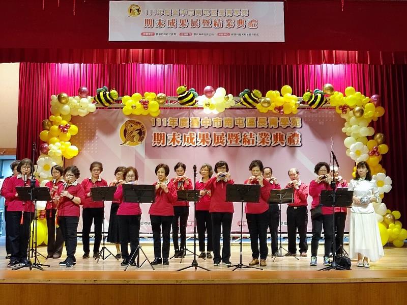 陶笛與巴烏之美進階班學員表演，大受讚賞。