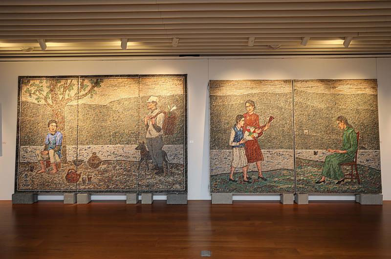 藝術家陳景容馬賽克創作，左〈來喫茶、右〈獻花和蝴蝶夢〉