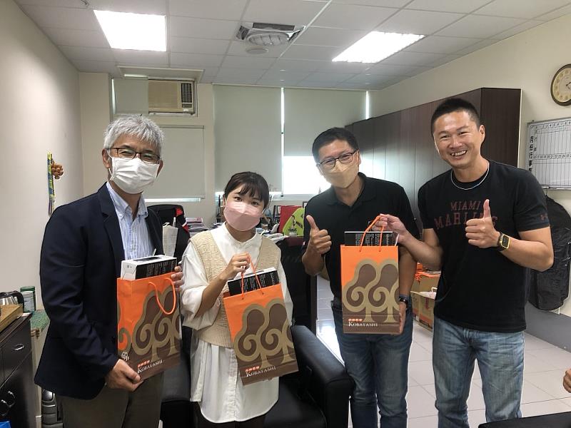 圖說一：左起SEASIR公司Keisuke Saito經理與林姵均專員、休運系許龍池主任與林秉毅老師