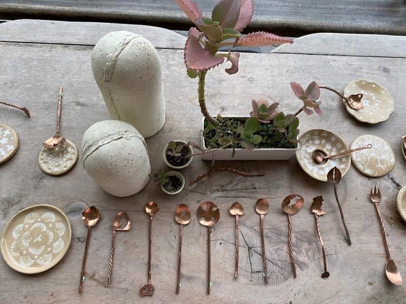 第八屆作品「 一個大餐桌」國風國中30、31屆美術班。