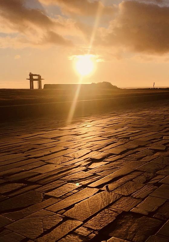 攝影作品：慈濟慈善基金會副執行長劉濟雨先生的「證悟的曙光」。