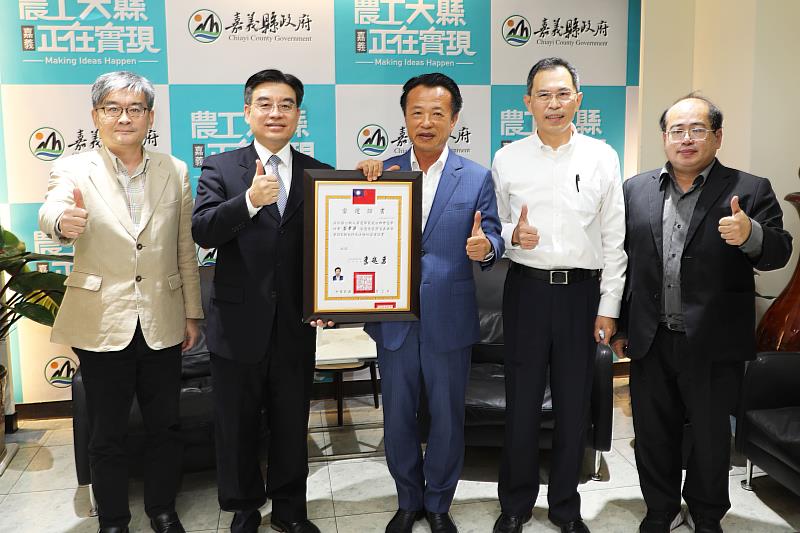 中選會致送當選證書 翁章梁：未來4年絕對全力以赴 農工大縣徹底實現-2