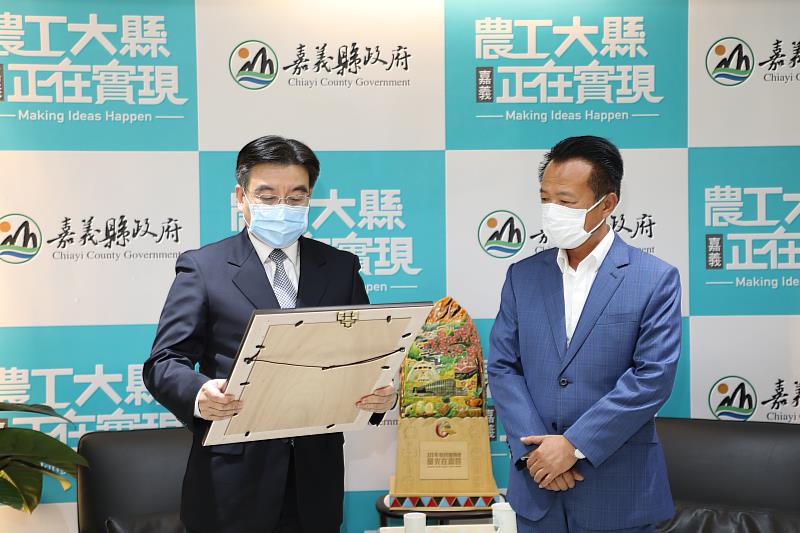 中選會致送當選證書 翁章梁：未來4年絕對全力以赴 農工大縣徹底實現-3