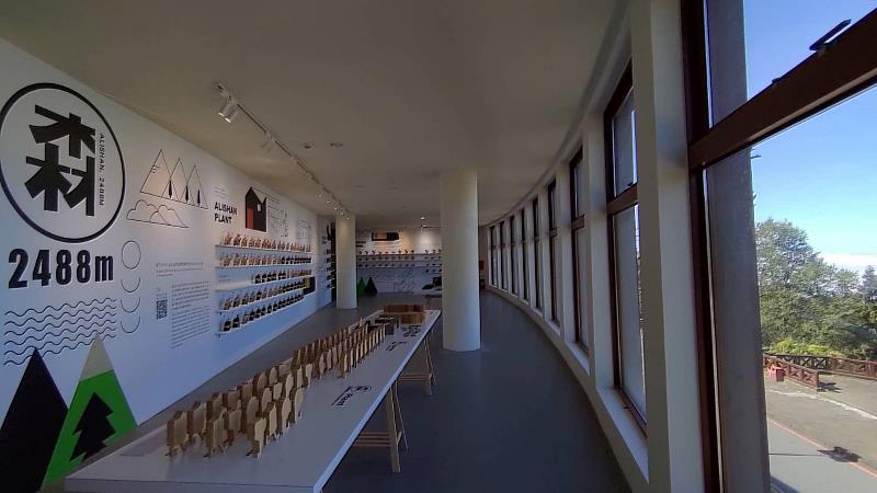 森，2488館內展示250種森林木製公仔