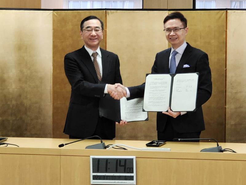 1. 外貿協會(TAITRA)董事長黃志芳與日本貿易振興機構(JETRO)理事長佐佐木伸彥簽署合作備忘錄(MOU)