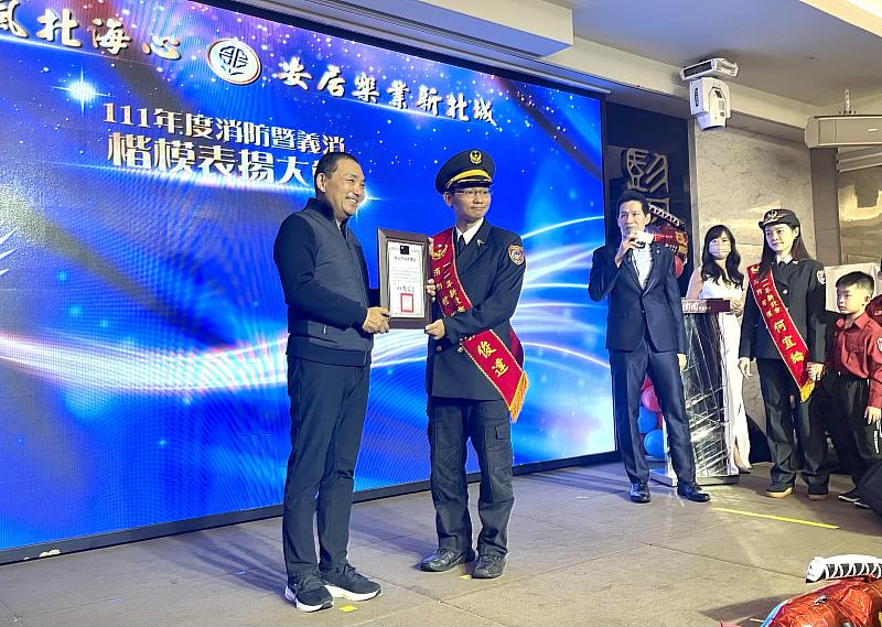 救災救護指揮中心隊員張俊達，多次於線上指導OHCA案件報案者施行CPR，成功救回23名患者。