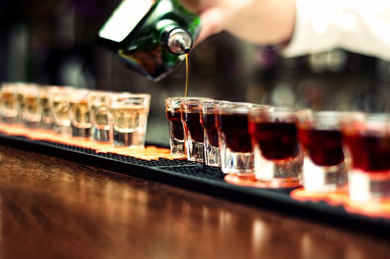 抽菸、酗酒、缺乏身體活動、作息不規律或飲食不均衡、有代謝性疾病等皆是慢性疾病的危險因子。