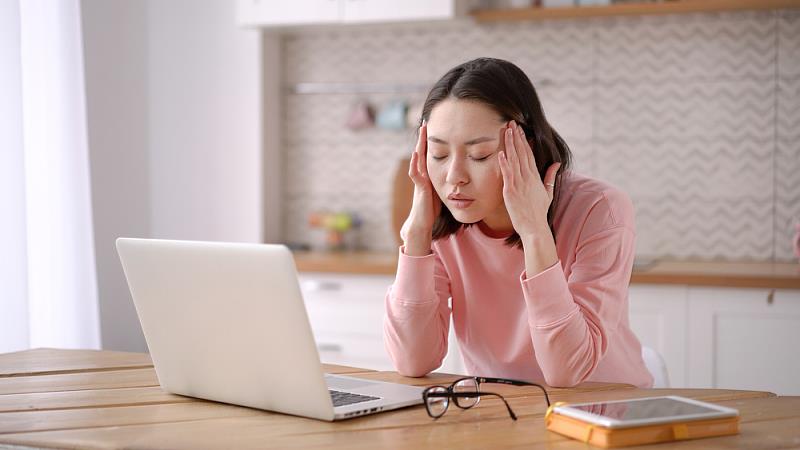 現代人因壓力大、作息不規律，容易增加罹患慢性疾病風險。