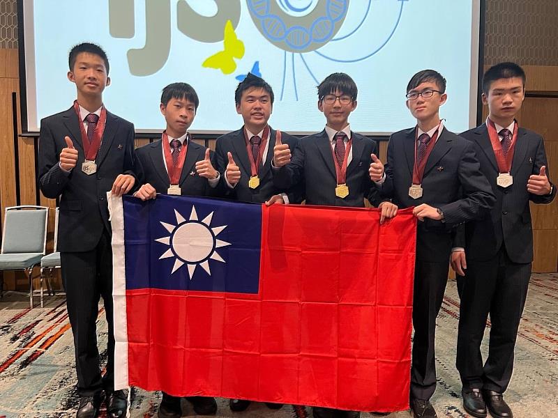 「2022年第19屆國際國中科學奧林匹亞競賽」台灣代表隊6位同學得獎照片