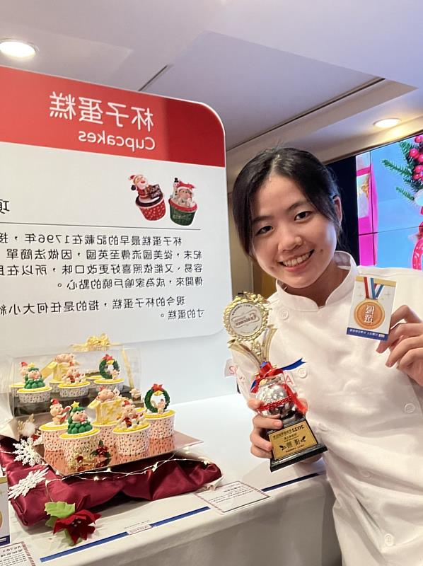 景文科大餐飲系楊芷柔榮獲杯子蛋糕優勝。