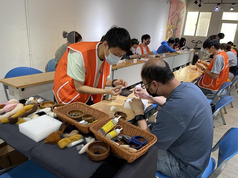 長庚大學職治系USR團隊陸續辦理多場社區培力課程，協助精神復健學員學習有興趣的職能。