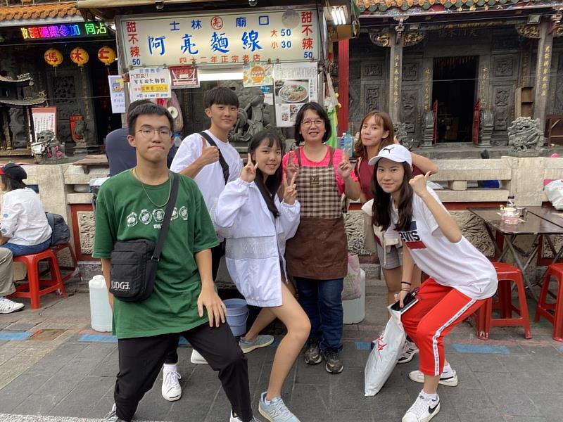 東吳學生走訪士林美食，挖掘故事