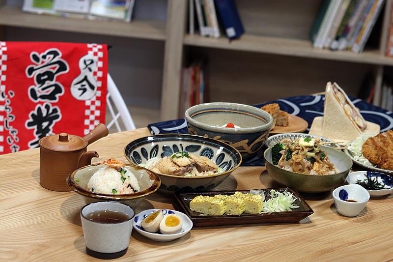 廚藝系學生利用「營運實務」課程營業餐廳，推出日式料理，學以致用累積實務經驗，創造無限精彩(照片來源：義守大學提供)。