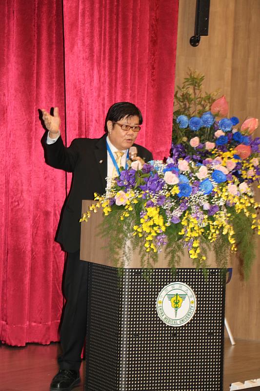 洪明奇校長創辦《台灣國際創新生物醫學峰會》叫好叫座.
