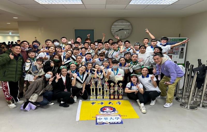 中華大學競技啦啦隊教練王柏達（紫衣）對比賽成績還算滿意，接下來目標瞄準明年的大專盃，希望能在甲組比賽再創佳績。