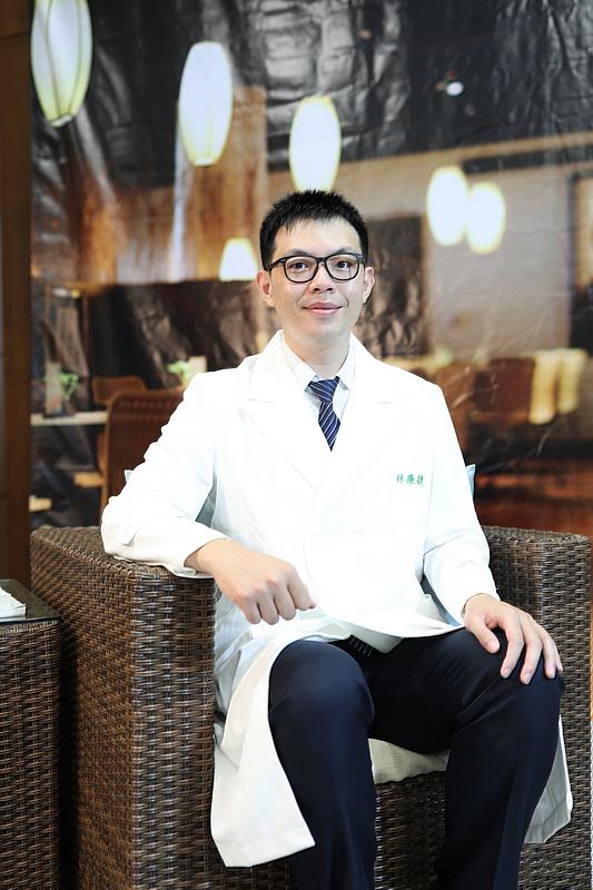 林廉捷主治醫師醫師照。
