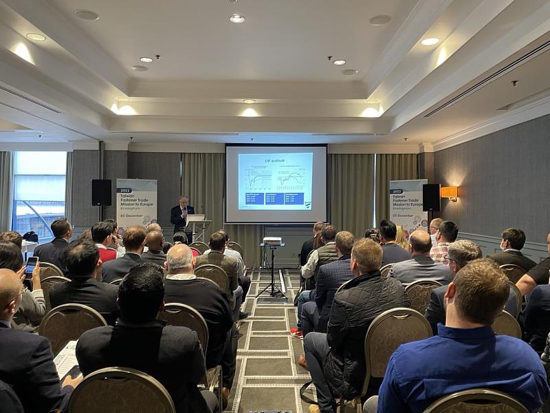 4. 英國扣件進口商協會率團與團員交流。(貿協提供)