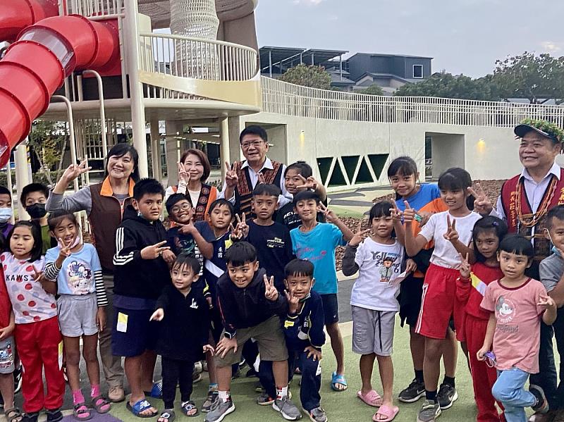 全國首座族群主流化百步蛇高塔遊具啟用